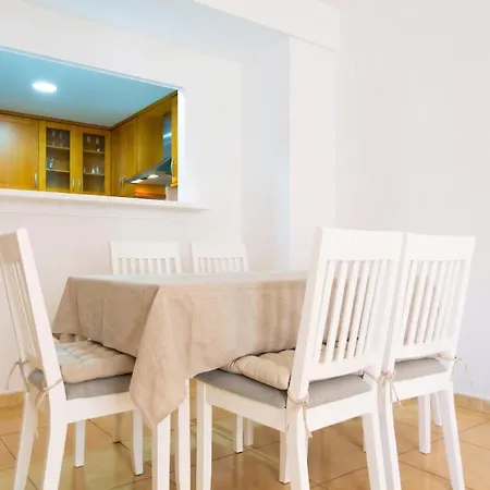2 Bd Pool Padel Homestay